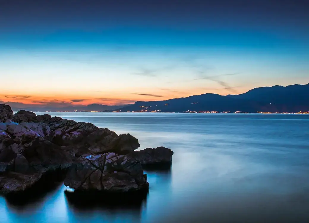 Vue sur Makarska et le massif du Biokovo
